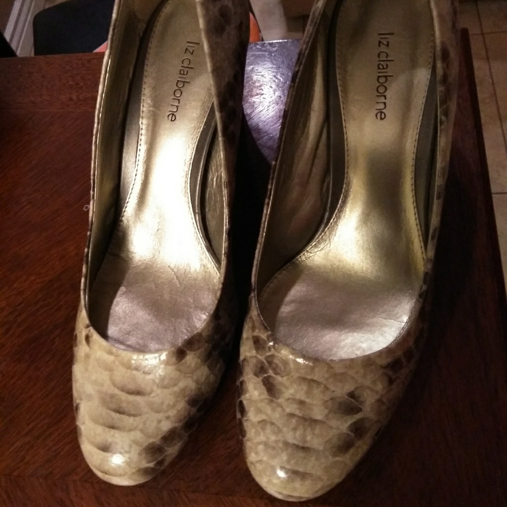 Liz Claiborne  pumps.
